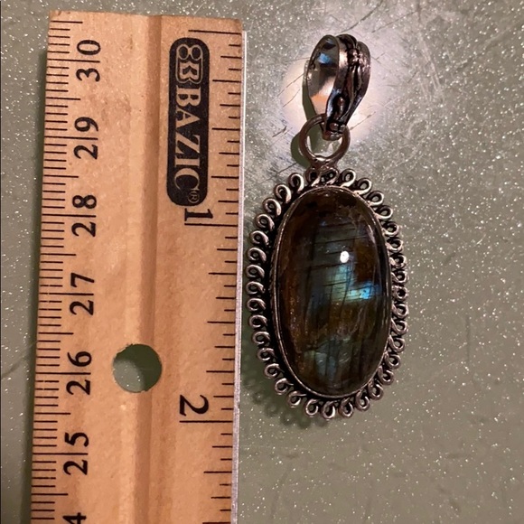 Labradorite Pendant - Picture 12 of 13